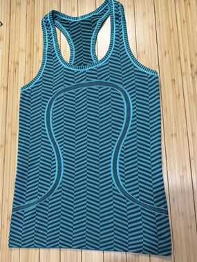 Lululemon swiftly hip length tank. Size 4. Teal and black. Very good condition.